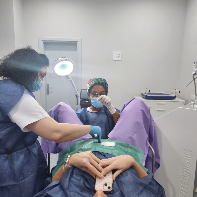 fotografía de una cirugía de labioplastia