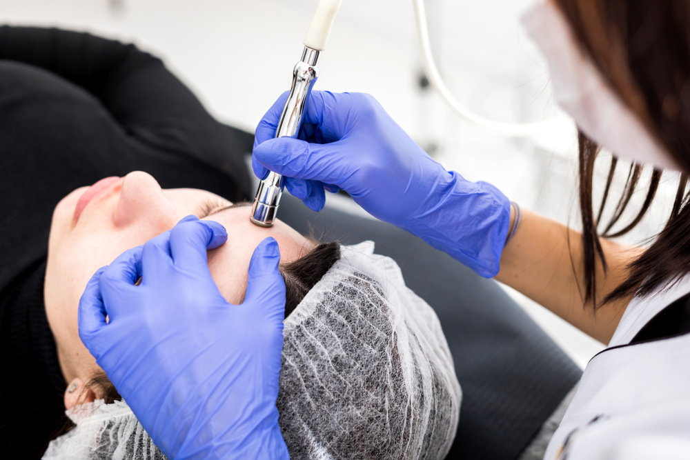 Tratamiento para la cara con punta de diamante