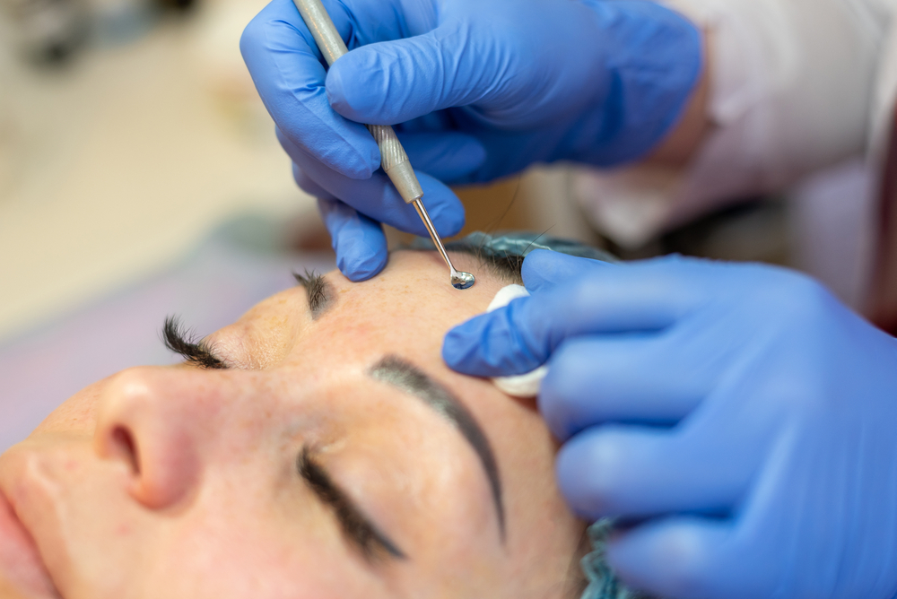 limpieza facial de mujer